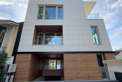 Penthouse, Damaroaia - 1