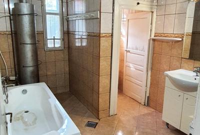 Casă cu 5 camere cu Teren 290 Mp în Central - 11