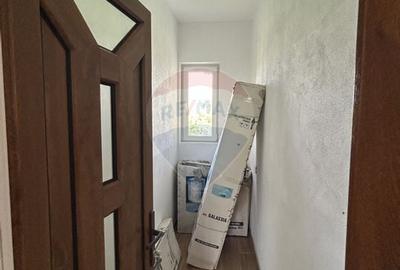 Casa cu 5 camere finisata si 10.400 m2 teren de vanzare in BOTIZ SM - 19