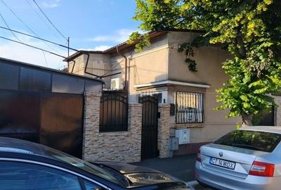 Casă cu 4 camere în Tăbăcărie