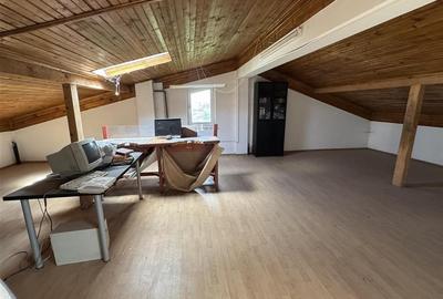 Casă cu 7 camere cu Canalizare în Central - 17
