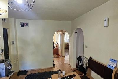 Apartament cu 3 camere decomandat în Micro IV - 1