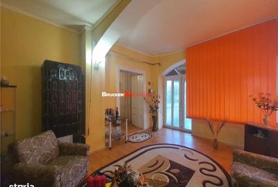 Casă cu 4 camere cu Teren 824 Mp în Central - 2