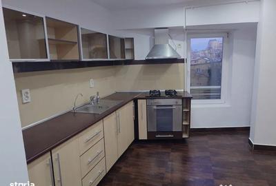 Apartament cu 4 camere decomandat, mobilat în Libertății