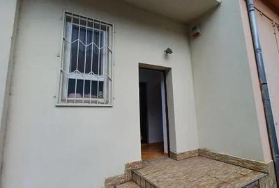 Spațiu comercial, de 40 mp, în Central - 4