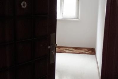 Apartament cu 3 camere semidecomandat în Central - 1