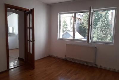 Apartament cu 2 camere nedecomandat în George Enescu