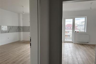 Apartament cu 2 camere decomandat în Tractorul - 7