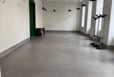 Spațiu comercial, de 95 mp, în Central - 2