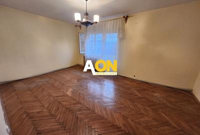 De vanzare apartament 3 camere, Cetate - 1