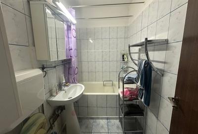 Apartament cu 3 camere semidecomandat în 1 Decembrie 1918 - 1