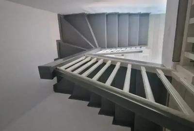 Duplex vedere panoramica 4 camere  Metrou P. Poienaru! - 2
