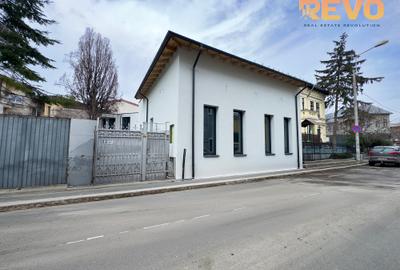 Casă cu 5 camere cu Canalizare în P-ța Unirii - 2