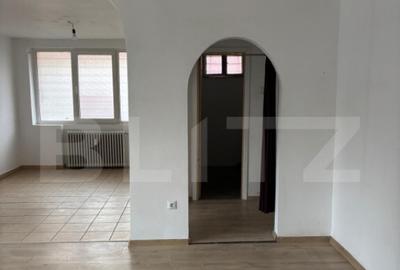 Spațiu comercial, de 44 mp, în Central - 4