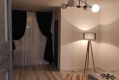 Garsonieră decomandată în Titan