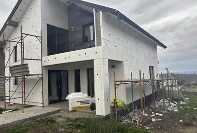 Casă cu 4 camere în Central - 3