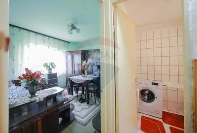 Apartament cu 3 camere de vanzare in zona Rogerius - 1