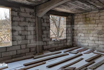 Casă cu 7 camere cu Teren 1656 Mp în Hulubești - 7