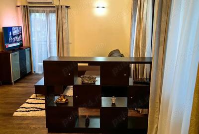 Proprietar, inchiriez apartament cu 3 camere de lux in bloc cu 4 nivele la etajul 1 - 6