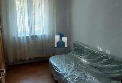 Apartament cu 3 camere semidecomandat în Berceni