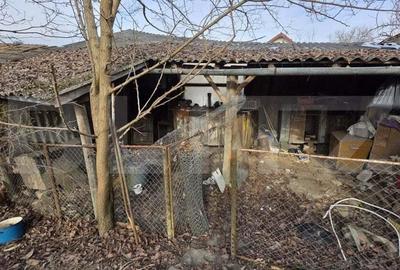 Casă cu 4 camere cu Teren 1500 Mp în Central - 2