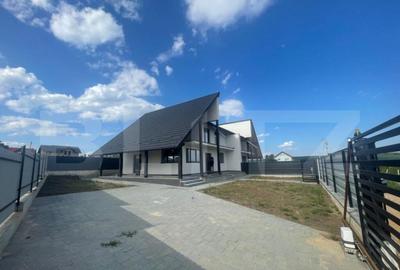 Casă cu 4 camere cu Teren 400 Mp în Central - 1