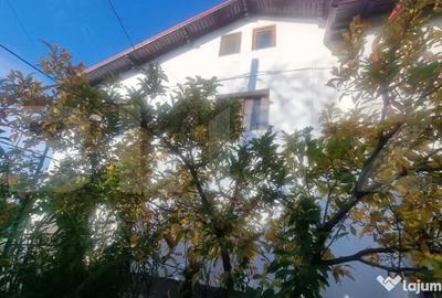 Casă cu 7 camere cu Teren 1600 Mp în Cocorăștii Colț - 1
