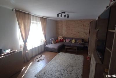 Casă cu 6 camere cu Canalizare în Km 4