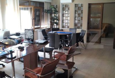 Casă cu 10 camere cu Teren 440 Mp în Central - 11