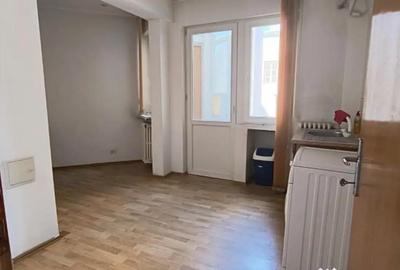 Apartament cu 4 camere semidecomandat în P-ța Romană - 1