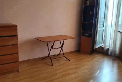 Garsonieră decomandată în Titan