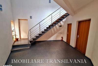 Spațiu comercial, de 650 mp, în Central - 4