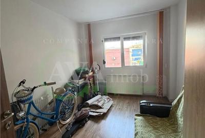 Apartament cu 3 camere decomandat în Mioriței - 14