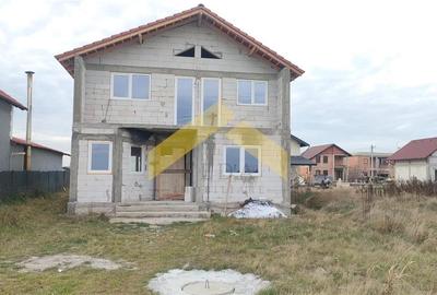 Casa la rosu de vanzare in localitatea Fantanele - 1