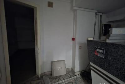 Spațiu comercial, de 180 mp, în P-ța Universității - 8