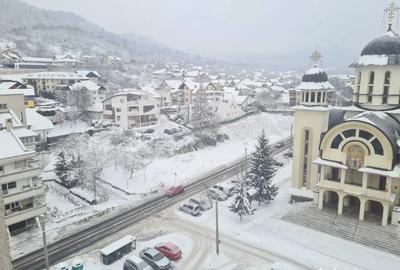 Apartament cu 3 camere decomandat în Săsar - 2