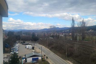 Apartament cu 2 camere decomandat în Poiana - 2