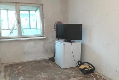 Toporasi-Branistari,Iacob Andrei, sector 5, garsoniera-etaj 1 din P+4, bloc civilizat - 2