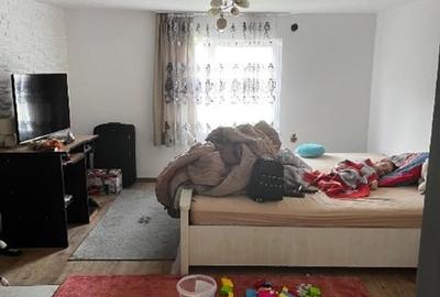 Casă individuală cu 4 camere cu Canalizare în Ciobotani - 3