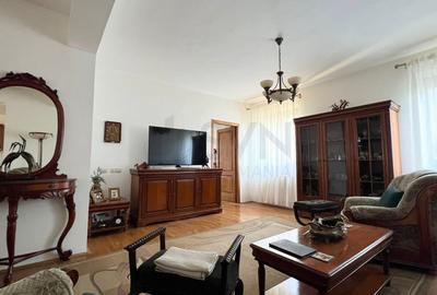 Casă individuală cu 10 camere cu Canalizare în Băneasa