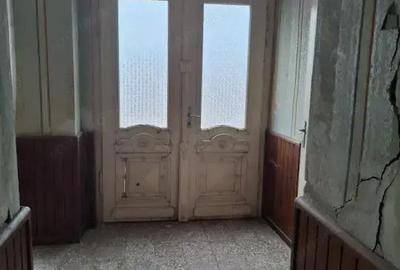 Casa din caramida pentru renovat 3 camere in Nadlac - 2