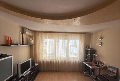 Apartament cu 2 camere semidecomandat, mobilat în Universitate