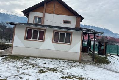 Casă de vânzare mai multe detalii la nr 0756709977 - 3