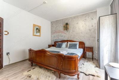 Casă cu 10 camere cu Teren 7600 Mp în Rucăr - 1