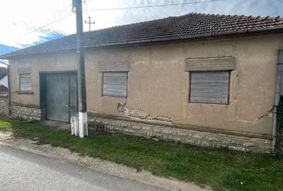 Vand casa si teren in centrul satului Campani de Pomezeu - 1