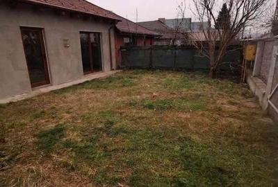 Casă cu 3 camere cu Teren 372 Mp în Central - 2