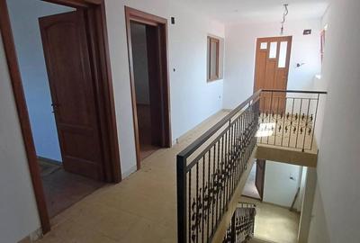 Casă cu 4 camere cu Teren 1130 Mp în Central - 3