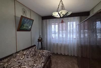 Tomis 1 - ap 3 cam, et 4/4 , gaze la usa (necesita renovare) - 4