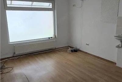 Spațiu comercial, de 52 mp, în Central - 8