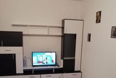 Apartament cu 3 camere semidecomandat în Vest - 1